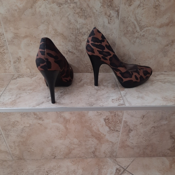Alfani Brown Leopard Print size 6 heels - Picture 4 of 6